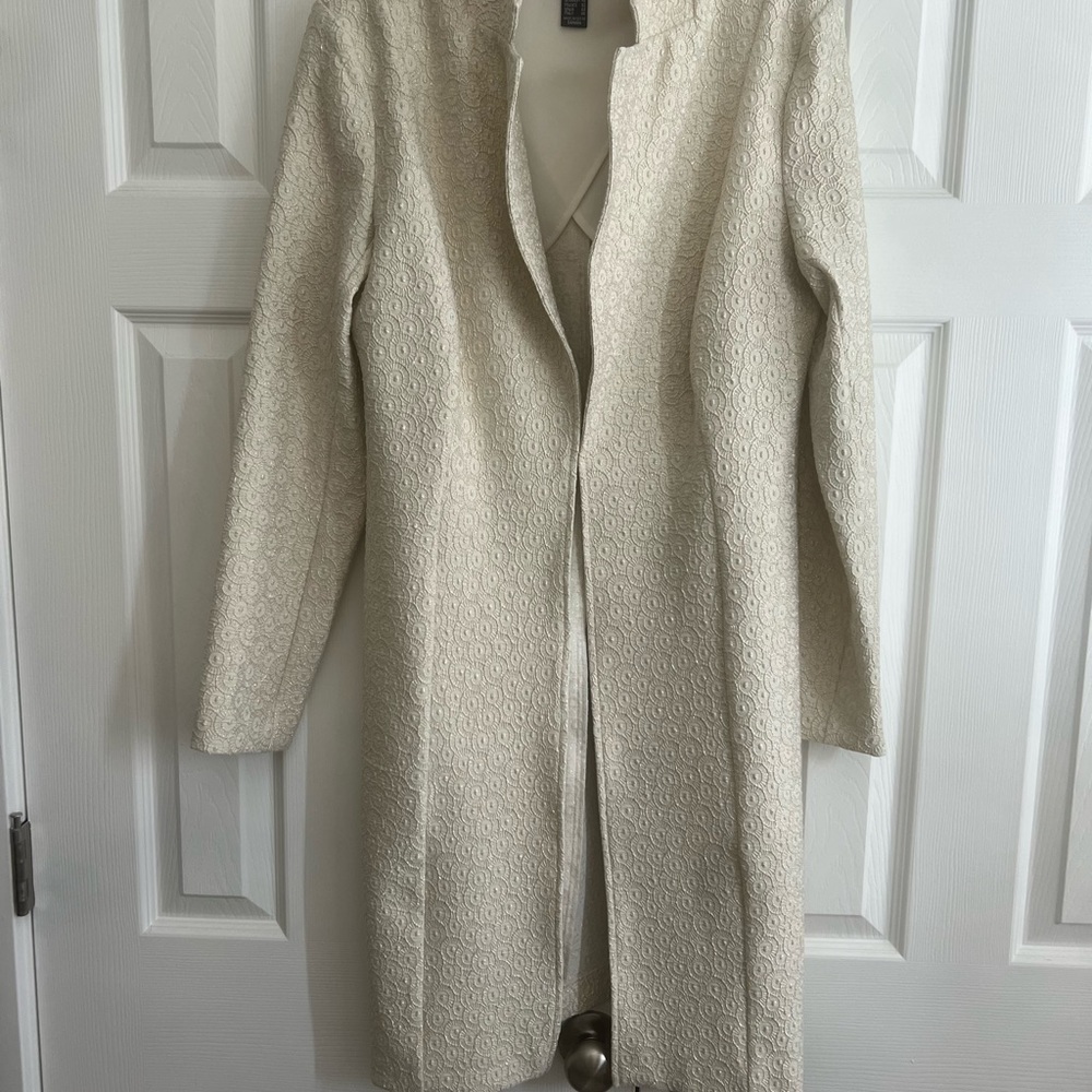 Frank Lyman Design Cream Trench Coat with Tailored Fit